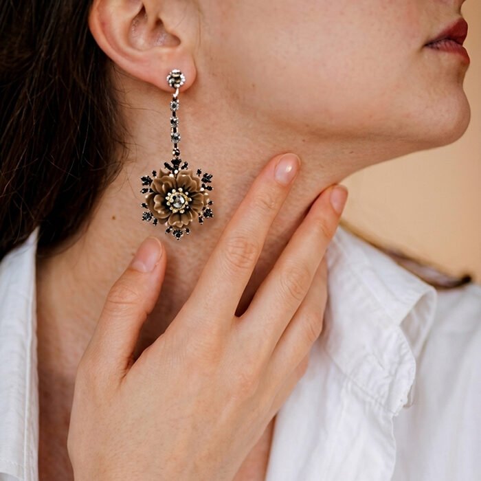 Biscuit-Dahlia-Linear-Crystal-Drops-4