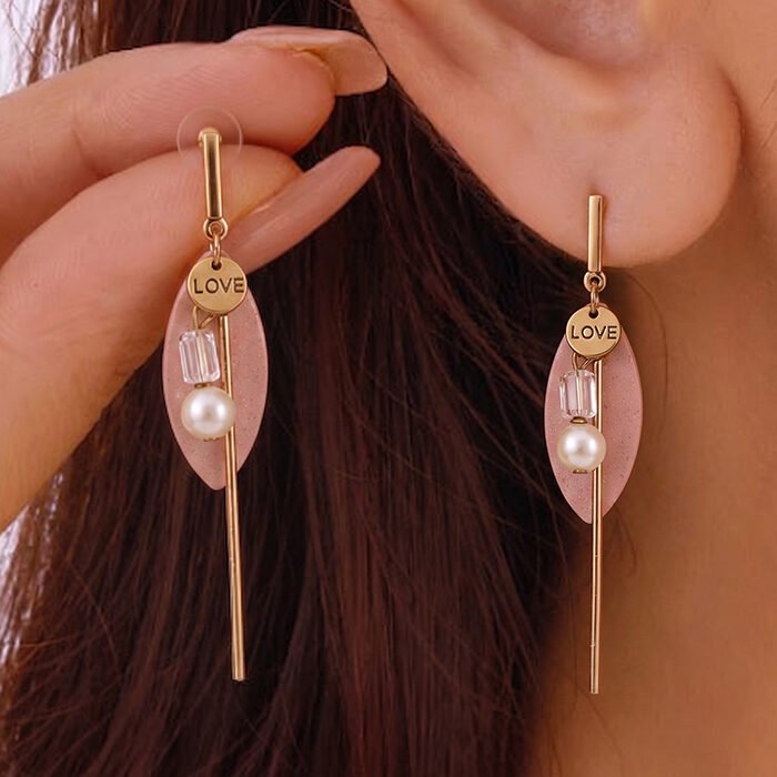 Blush-Amour-Linear-Needle-Drops-2