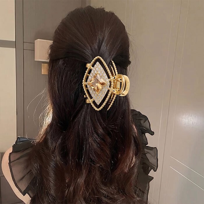 Golden-Nazariya-small-clutcher-1