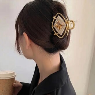 Golden Nazariya small clutcher