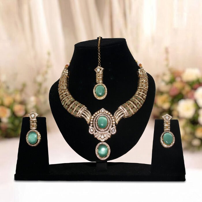 Mint-Chatoyant-Imperial-Medallion-Suite-6