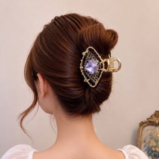 Nazariya small clutcher