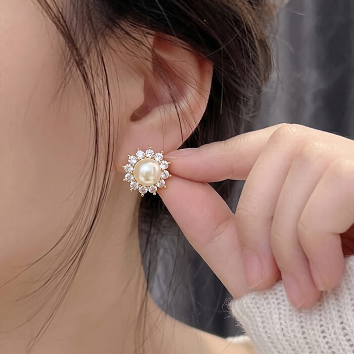 Pearl-Halo-Studs