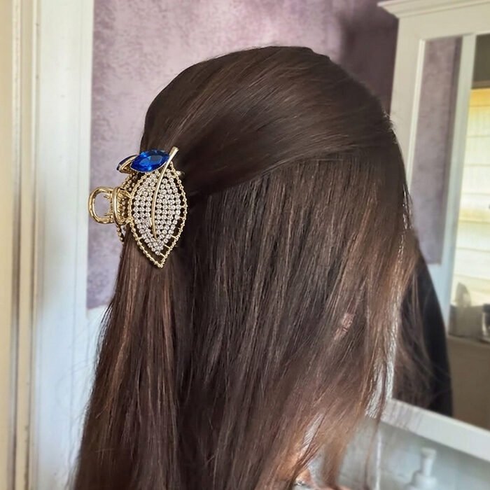 Sapphire-Bud-Pavé-Leaf-Mini-Claw-Clip-4