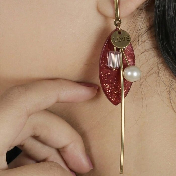 Scarlet-Amour-Linear-Needle-Drops-3