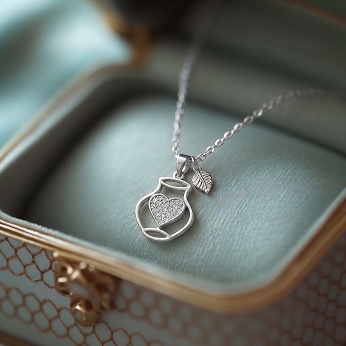 Silver-Vase-Pendant-2